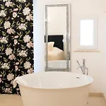 The White Knight Premium Boutique Għajnsielem