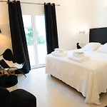 The White Knight Premium Boutique * Għajnsielem