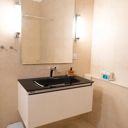 The White Knight Premium Boutique * Għajnsielem