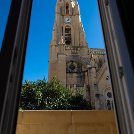 The White Knight Premium Boutique Hotel *