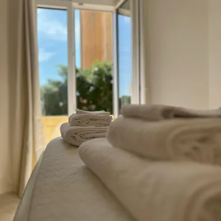 The White Knight Premium Boutique * Għajnsielem