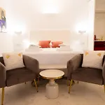 The White Knight Premium Boutique * Għajnsielem