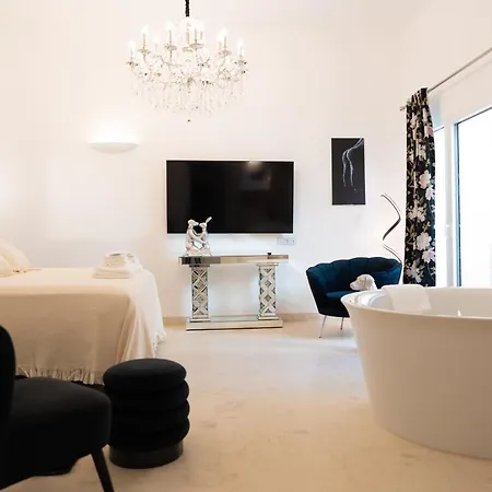 The White Knight Premium Boutique * Għajnsielem