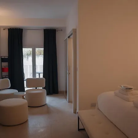 The White Knight Premium Boutique * Għajnsielem