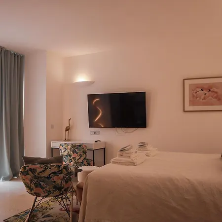 The White Knight Premium Boutique Hotel *