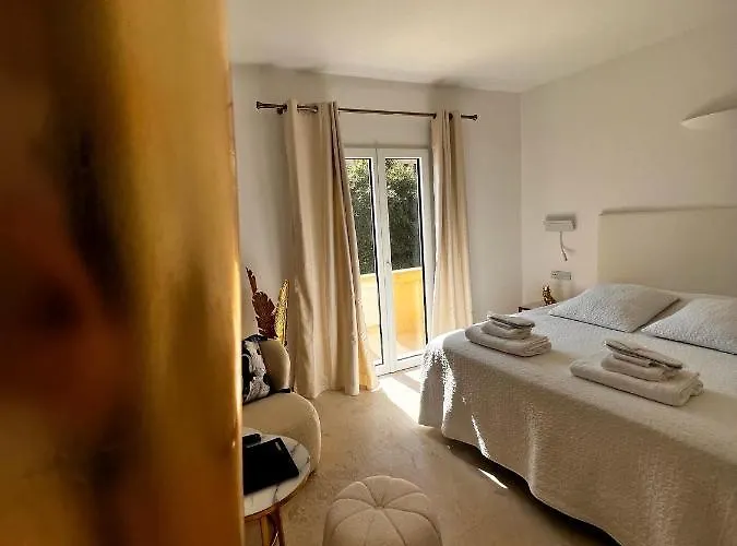 호텔 The White Knight Premium Boutique