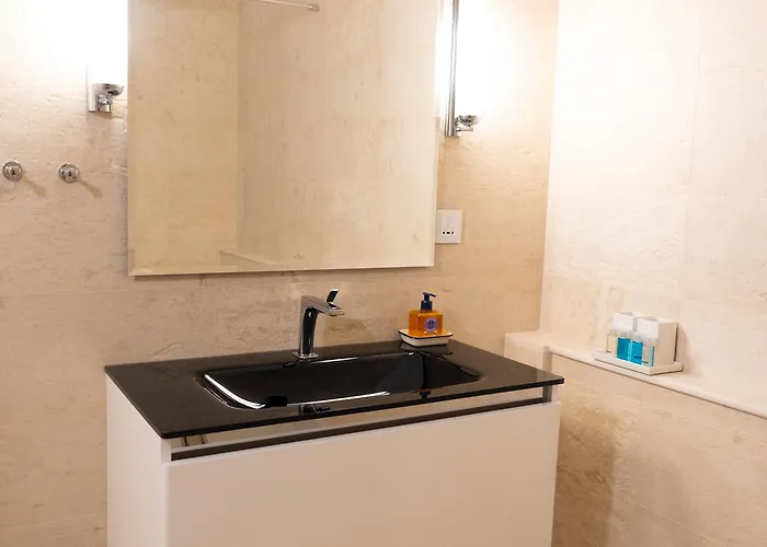 The White Knight Premium Boutique * Għajnsielem